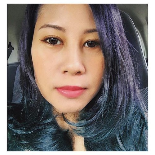 How about purple-blue hair ? 😜
.
#haircolor #hairideas #selfie #selca #clozetteid #justme #purplehair
