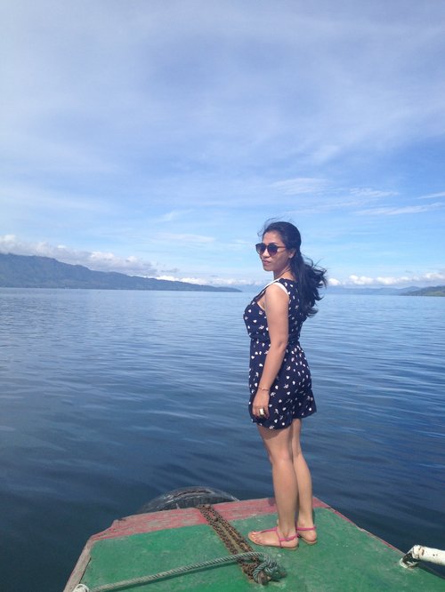 Sky is the limit!

Picture taken in my beautiful home town, Lake Toba
