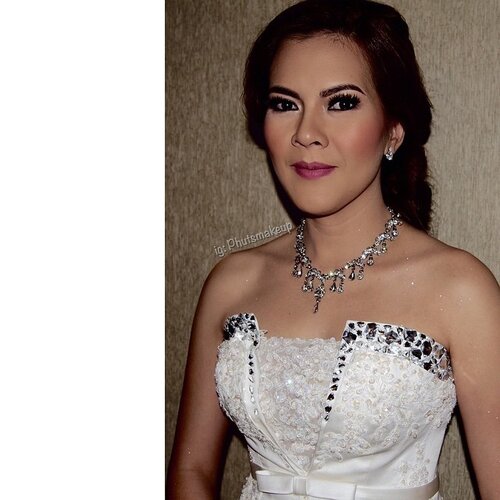 Once again, happy wedding @stellamogot happily ever after 😘 #makeupbyme for #wedding party #makeup #makeupartist #mua #muajakarta #makeupartistjakarta #weddingmakeup #eotd #igmakeup #flawless #clozetteid #beauty #no360 #makeupartistworldwide #wakeupandmakeup #universodamaquiagem_oficial #anastasiabeverlyhills #hudabeauty #lookamillion #vegas_nay #puputkristantimakeup