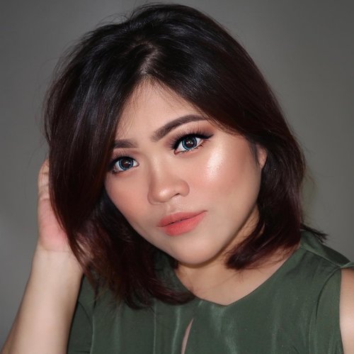Soft glam using affordable products - tutorial on my previous post 😊..PRODUCT USED@purbasarimakeupid Daily Series Foundation *natural Oil Control Matte Powder *Honey Beige Daily Series Eyeliner Pen Hi-Matte Lip Cream *01 Vinca Metallic Color Matte *Sunstone@nyxcosmetics_indonesia Lid Lingerie #nyxcosmetics #nyxcosmeticsid @maybelline Master Chrome #mnyitlook #maybelline #maybellineindonesia ..Lens @x2softlens *Blue Lashes @artisanpro 5212