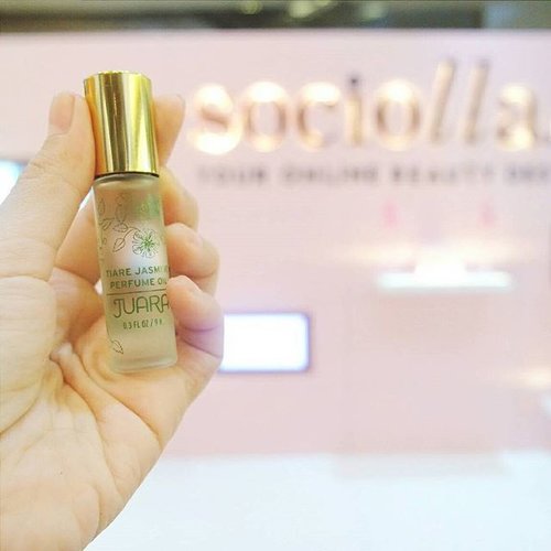 Last week I visited @sociolla Pop Up Store at Plaza Indonesia and found this gem from @juaraskincare

Always love jasmine scent and this one is now also my favorite!

#Sociolla #SociollaPopUp #JuaraSkinCare #clozetteid #beauty #perfumeoil