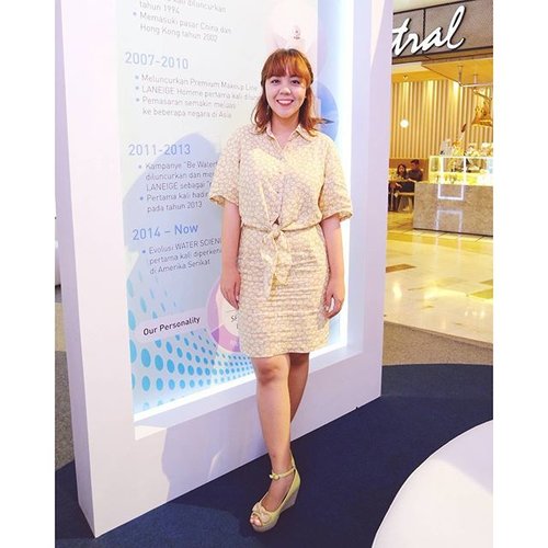 Today's #retro #pastel look for office #FashionFriday and @grazia_id @laneigeid K-Beauty Week at @grandindo @centralstoreid #graziaxlaneige today 😻 ....#beauty #clozetteid #ootd #fashion #retrolook #dress #shoes #wedges #flowery