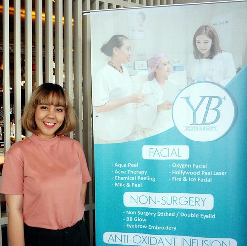 Did Hollywood Laser Peeling treatment at @youthbeautyclinic Kemang last week and it works like wonder to me!

The treatment was nice since it doesn't involve high level of pain and it has no downtime.

Clear up my skin and the skin tone is more even after.

Read more on my blog! Link available on my bio.

#utotiareview #beauty #beautyreview #clinic #ybclinic #youthbeautyclinic #ifbxyouthbeautyclinic #facial #clozetteid #skincare #klinikjakarta
