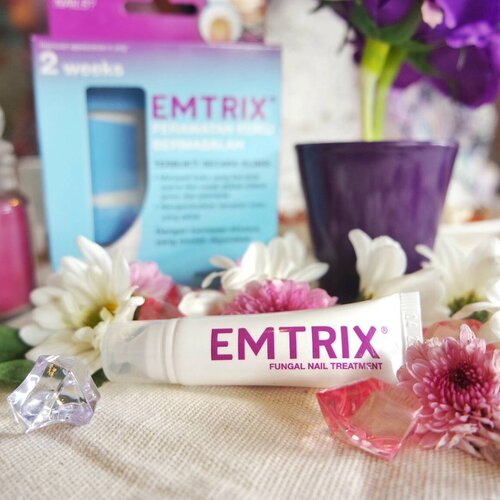 Tadi pagi kenalan sama si mungil @emtrix.kukucantik ini. Walau kecil, ternyata #emtrix ini justru jadi rahasia #kukusehatcantik lho! Karena cantik itu bukan hanya wajah dan tubuh, tapi from head to toe! 💅Wait for my review of this ah-mazing product!Thanks for having me there @beautybloggerid 💜#clozetteid #nailcare #bloggerevent