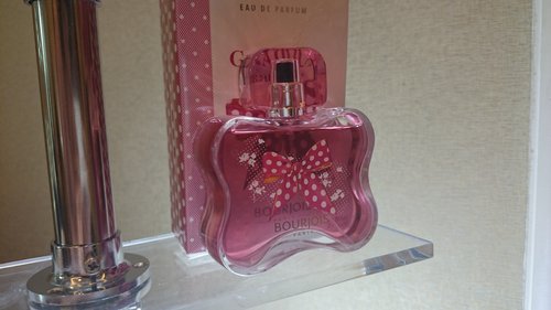 Perfume from Bourjois, smells so sweet and lovely!