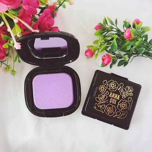 No, @officialannasui never fails to impress me with its products.

Luurrve the packaging, design, and of course the quality!

Here's the very first matte foundation from Anna Sui S/S2016.

#beauty #clozetteid #annasui #powderfoundation #matte #mattefoundation #annasuicosmetics #powder #utotiareview #오늘 #인스타그램 #팔로우 #맞팔해요 #맞팔 #셀카스타그램 #셀피스타그램 #셀카 #셀피 #2016년 #뷰티 #뷰티스타그램 #뷰티블로거 #블로거