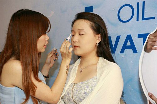 THEFACESHOP Indonesia launching of Oil Control Water Cushion! makeup demo by MUA Dessy Lin
