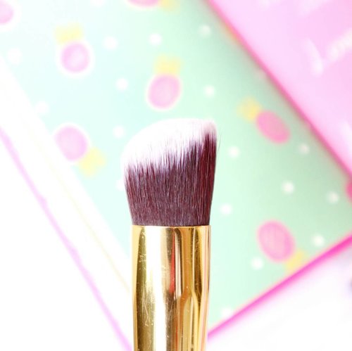 Shading or Contour Brush

#clozetteid #beauty #makeup #blog #blogger #ibb #piccha #beautyhaul #koreahaul #impiccha #bloggerbdg #brush #pink #pinkbrush