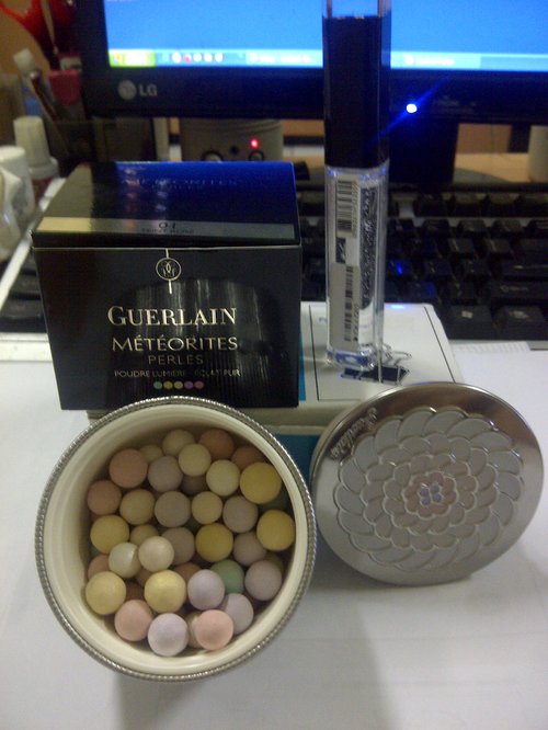 -  Guerlain Meteorites Perles - Teint Rose
-  Calvin Klein Delicious Light Glistening Lip Gloss
   #LG02 Crystal
   Clear