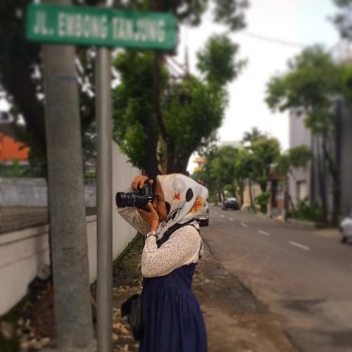 Embong Tanjung street, Surabaya, East Java 🌳🍂🏠 When their beautiful memories began ✨❤️..#lifeismagical #thatsdarling #sweetmemories #loveofmylife #clozetteid
