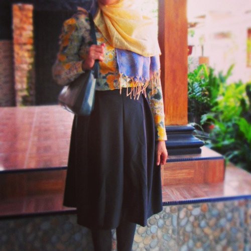 Outtake from recent post, a vintage blouse and midi skirt.. #NYTFashion #fashiontruth #outfit #fashfaithcom #clozetteid