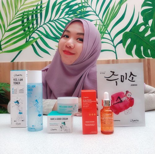 GRATITUDE POST 🏆•••••• I'm grateful to be part of one of the reviewers for Stylekorean's Try Me Review with Jumiso @stylekorean_global @jumiso_official ❤️ ••••They send me 4 Jumiso Product 🎁🧡 Jumiso All day Vitamin Brightening & Balancing💙 Jumiso Yes, I Am Toner Aha 5%💚 Jumiso Have a Good Cream Snail& Centella❤️ Jumiso First skin-Brightening Sheet Mask •••••Personally I'm in love with Jumiso Product and suitable for my skin well. I like the packaging, the pictures on the packaging, the product formulation and the benefits of the product. Jumiso got my heart ❤️••••• 🎀 Tell me what jumiso product is your favorite? •••••••#stylekorean #stylekorean_global #jumiso #skincare #makeup #beauty #selfie #clozette #clozetteid #kbeauty #kbeautyskincare #kbeautyblogger #abskincare