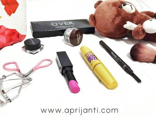 New Blogpost on aprijanti.com 💋

Berhubung masih weekend jadi temanya mekap-mekapan yee...
Feel free to give me an advice, gurls!
XoXo

#beauty #beautyblogger #makeup #ClozetteID