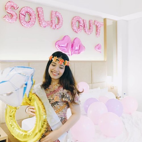 Me sold out, they said.
Thank you very much for my fav hooman. I woof yu~ @melissamarhet @miycriwting @eijilicious 😽💙💚💛💜
.
.
#bacheloretteparty #bridalshower #friendship since 2006 #clozetteid