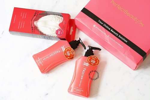 Look at that cute Cherubim hair brush with shampoo and conditioner set from La Rose Rouge! They make my hair super smooth and easy to comb, less hairfall and so fragrant. Get it from @perfectbeauty_id .
.
.
Link on bio
http://www.jessicaliani.com/2017/06/la-rose-rouge-shampoo-conditioner-set.html?m=1
.
.
#balibeautyblogger #indonesianbeautyblogger #clozetteid #beauty #review #laroserouge #jclianiblog #bloggerceria #bloggerperempuan