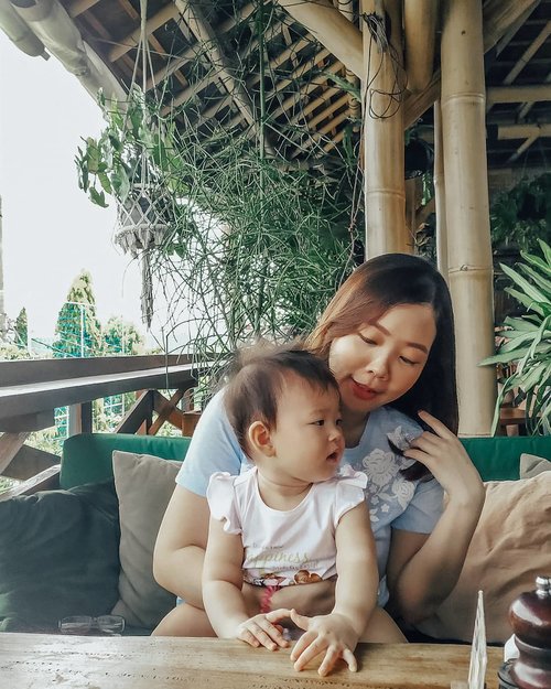 Reality when you try to take pic with baby...Nothing's going your way 😅#Clozetteid #kaylaeliana #weekend #bali