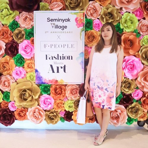 When your outfit matches your background, you just wanna blend right into it 🌺 .
Congratz @seminyakvillage for the 2nd anniversary and @the_fpeople for the opening of @thefstudio
.
@lhotelsresorts 
#clozetteid #sv2ndanniversary #SvFashionMeetsArt #fashion #beauty #balibeautyblogger #balifashion #balifashionshow #fashionmeetsart #wanderer #balievent #baligirl #art #ootd