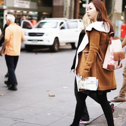 Tourist a la mode 💋
Holding a map while wandering the street
.
.
#clozetteid #clozettedaily #fashion #ootd #autumn #autumnoutfit #sydney #australia #throwback #lookbook