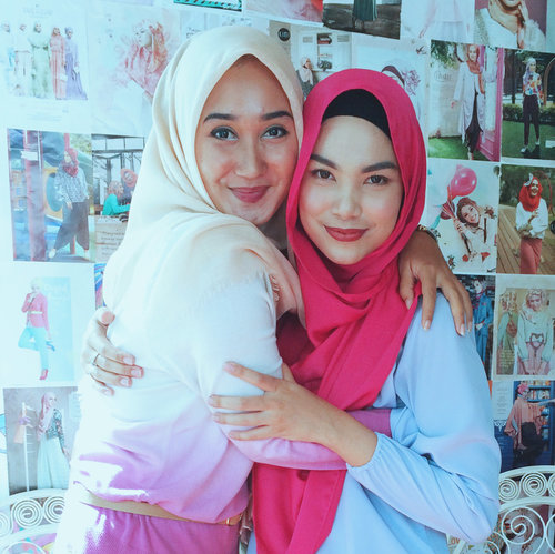 Fuschia Hijab and Red Lippy. Laiqa's event with the talented Dian Pelangi.