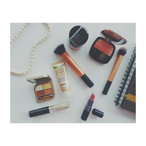 Today's pick! Make Up Of The Day 💄💋 @realtechniquesbeauty 
@lorealparisid 
@pacmarthatilaar
@tonymolyglobal 
@revlonid 
@garnierid

#motd #makeup #realtechniques #lorealparisid #lorealparis #pacmarthatilaar #revlon #revlonid #garnierid #tonymoly #sophiemartin #makeupaddict #makeupjunkie #clozettedaily #clozetteid #femaledaily