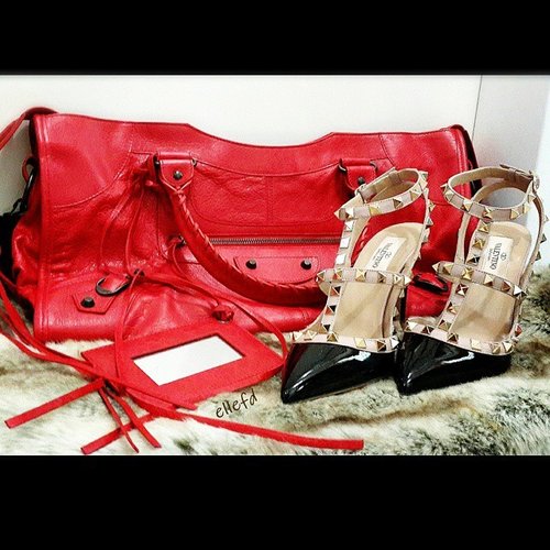 😍😗💕💖💕💖 #POTD #Balenciaga #Valentino #Rockstud #designer #luxury #bag #heels #leather #present #gift #fashion #instafashion #like #love #tagsforlikes #weheartit #tumblr #femaledaily #clozette #clozetteid