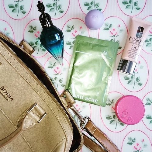 Stuffs of the day.  These are my daily essential for a hot-and-humid-lazy-dont-care day at the mall.Super love the fruity cocktail concoction from Katy Perry Royal Revolution. The bag from Bonia is just adorable!!! Mask for my pms acne 😷 is much needed too #clozetteid #beautyblogger #sotd #Clinique #tarte #katyperry #EDT #fragrance #perfume #eos #bonia #anniesway #acne
