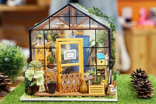 Belakangan di semua SONY official store ada prop buat foto, lucu-lucu deh 😍#photo #sony #photooftheday #photography #hello #love #miniature #props #garden #house #Clozetteid #igdaily #igers