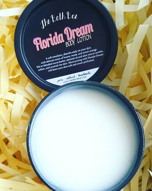 Is it a body Butter, liquid,  or a simple body lotion as it claims? Find out here: http://whileyouonearth.blogspot.com/2016/02/the-bath-box-florida-dream.html#clozetteid #beautybloggerindonesia #thebathbox #beautyblogger #lotion #noparaben