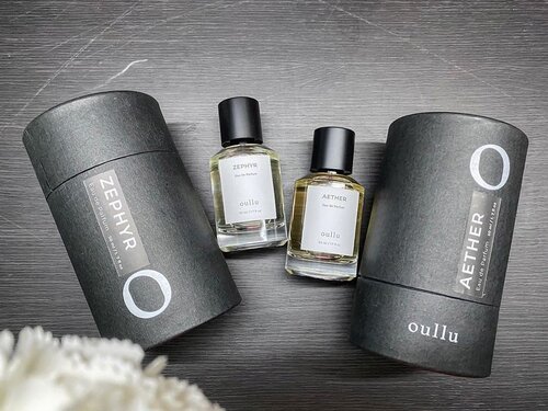 Zephyr dan Aether dari @oullu.id 
Karena kesulitan pilih 1 scent, cobain lah 2 EDP ini. 
Let’s start with Aether, yang namanya mirip banget dengan film Thor. Utk notes bisa check langsung di IG atau website Oullu ya, jadi disini I’ll just share pure experience review. 
Aether ini aromanya lebih ke feminine but can be uni juga, dan somehow ingetin gw ke bau pembasmi serangga yang trending di tahun 90an dengan judul B. Setuju dengan kata admin Oullu kalau aroma mereka itu unik, but that doesn’t necessarily means a good way, kalau kamu suka ya suka kalau engga ya engga since it’s personal. Between Aether dan Zephyr, I prefer  Zephyr, karena lebih fresh, lebih ke fruity dan a bit tangy, mirip stella jasmine lalu ke apricot, tapi aromanya tenggelem aja di gw, sekitar 1 jam an setelah pakai gak berasa lagi. Padahal ini EDP 😅dan gw dirumah aja, gak ngapa2in. 
Karena harganya sekitar 400k utk 50 ml and doesn’t last long I didn’t think it’s worth it. Again, mungkin masalah preference juga dimana scent nya not really describable as something that I really like or hate. Lebih ke arah suka tapi gak demen2 amat. 
Would I try another scent from Oullu? Kayaknya engga. Perhaps a bit over expectation awalnya jadi pas cium aromanya “kok begini” jadi agak down. 
Nanti berencana buat video reviewnya juga, karena masih beberapa hari nyobain, masih explore. 
#oullu #perfume #edp #parfum #review #igbeauty #potd #photography #instadaily #igers #igdaily #parfumlokal #clozetteID #scent #scentoftheday