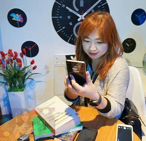 Read it here, my say on @samsung_id #gearS2Blogger #Time2change 
http://whileyouonearth.blogspot.com/2015/12/samsung-gear-s2.html

#clozetteid #beautyblogger #beautybloggerindonesia #samsungid #Samsung