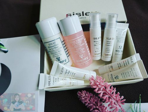 Probably the best skincare I've tried. And I think it's quite magical 
http://whileyouonearth.blogspot.com/2016/06/sisleya.html

#sisley #Sisleya #skincare #ClozetteID #beautybloger #beautybloggerid #beautybloggerindonesia #antiaging