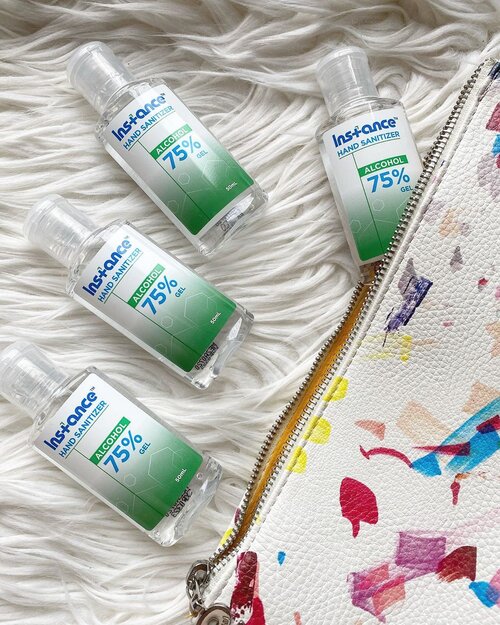 Can never have too many hand sanitizer. 

@instance.id Gel Hand Sanitizer dengan kadar alkohol 75% membunuh kuman dengan ampuh tanpa membuat kulit kering. 

Gel nya juga nyaman sekali, mudah mengering dan tidak meninggalkan bekas residue yang licin. Jadi tangan tetap halus dan lembut. 

#HandSanitizer #Instance tersedia dalam kemasan pump bottle 500ml dan pocket 50ml yang mudah dibawa kemana saja. 

Adapting to the #newnormal should be done properly and always in a hygienic manners. 

#sanitizer #clozetteID #clean #health #review #igdaily #igers #potd #photography #instadaily #instagram #igphoto