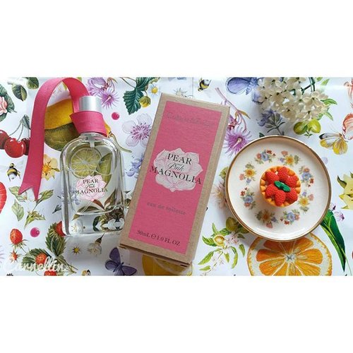 http://whileyouonearth.blogspot.co.id/2015/11/crabtree-evelyn-pear-and-pink-magnolia.html?m=1

My review on @crabtreeevelynidn Pear & Pink Magnolia EDT.

#clozetteid #fragrance #perfume #crabtreeevelyn #crabtreeandevelyn #EDT