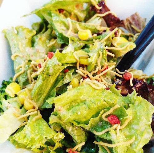 Eat green
.... Thank God for salad dressings.

#yums #japanesefood #veggies  #lunch #delicious #clozetteid #photography #foodoftheday #photooftheday #healthyfood #love #salad #greens
