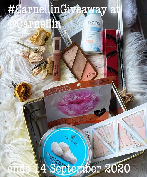 #CarnellinGA 
Paket hadiah 3

Paket Gold

- Elizabeth Arden Mascara
- Pond’s Face Powder
- Hair Perfume Furatase
- Rimmel Coral Glow
- Lakme Eyebrow Pencil
- L’Oreal Paris Pro-matte Liquid
- Gel Nail Coco
- Natural Cocoons
- Choosy Lip Mask

1. Follow @Carnellin
2. Repost dengan hashtag #CarnellinGiveaway boleh di igstory (harus di highlight) boleh di ig post. Dilarang tag @Carnellin. Cukup hashtag wajib.
3. Komen di post ini, kenapa kamu mauuu banget menangin dan tag dua teman kamu (real account, bukan brand dan bukan spam). 
4. #giveaway berakhir tanggal 14 September 2020 dan pemenang dipilih random +/- 7 hari, lalu diumumkan di IG story @carnellin dengan di tag (24 jam). 
5. Pemenang bayar ongkir hadiah. 
6. Boleh komen dan like postingan aku yang lain. 
7. 1 akun boleh komen maksimal 3x dengan tag teman-teman yang berbeda. 
8. Boleh ikutan Paket Hadiah 1 dan 2 (di postingan sebelum ini), namun pemenang hanya boleh dapat 1 paket hadiah. 
9. Be kind and be nice to each other ya dalam mengikuti giveaway ini 😊 let’s spread positivity. 
10. Semoga beruntung. 

Psst..Rajin-rajin baca igstory aku ya, jika ada info lebih lanjut atau pertanyaan biasanya aku jawab di igstory juga. 

#hadiah #igdaily #clozetteID #instadaily #igers #beauty #skincare #beautygifts #beautyproducts #beautygiveaway #makeup #perfume #ponds #elizabetharden  #rimmel #lakme #lorealparis #furatase  #lipmask