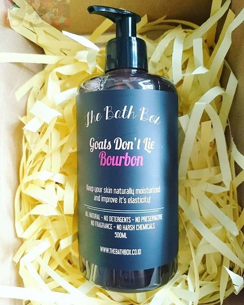 @thebathbox Goats Don't Lie Bourbon Shower Gel with a unique scent, loved by my family.http://whileyouonearth.blogspot.co.id/2016/02/the-bath-box-goats-dont-lie-bourbon.html?m=1#clozetteid #thebathbox #showergel #natural #noparaben #beautyblogger #beautybloggerindonesia
