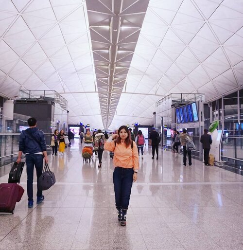 At one of the busiest airport, with so many problems and errors. Every transit they keep changing the gate number, almost on every other flight too, imagine the commotion and frustration to the passengers here, especially the midnight runners. Blah! Would definitely NOT recommended this one for sure. #notrecommended #hongkongairport #airport #hongkong #motd #travel #bad #lotd #needimprovement #ootd #Clozetteid