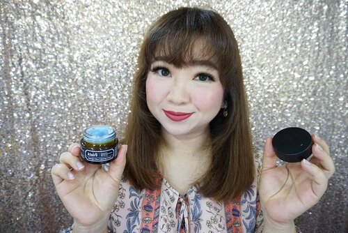 Midnight Blue Calming Cream dari @dear_klairs (@klairs.id ) yang soothe sensitivity. Bikin kulit kembali nyaman dan gak merah-merah lagi. Review lengkap ada di https://youtu.be/L4ATTYiaWsQ_________#beauty #carnellinstyle #love #soothingcream  #motd #lotd #ootd #photooftheday #photography #lookoftheday #outfit #outfioftheday #outfitinspo #cream  #style #styleoftheday #ClozetteID#dearklairs  #moisturizer #klairs #klairsindonesia #igbeauty #BeautyVloggerIndonesia #youtube #dryskin #sensitiveskin