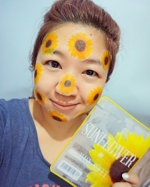 A perfect mask for this super bright sunny day. #1day1pack with @kocostar_indonesia.

Kuning bangettt 😆😆😆 #blogger #kocostar #mask #facemask #clozetteid #beautyblogger #skincare