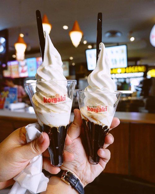 Hokkaido milk ice cream with bubbles 😍

#foodoftheday #bubble #ClozetteID #healthyfood #lunch #fresh #love #dessertoftheday #musttry #icecream  #sweets  #freshfood #yums #hokkaido #hokkaidoicecream #hokkaidomilk