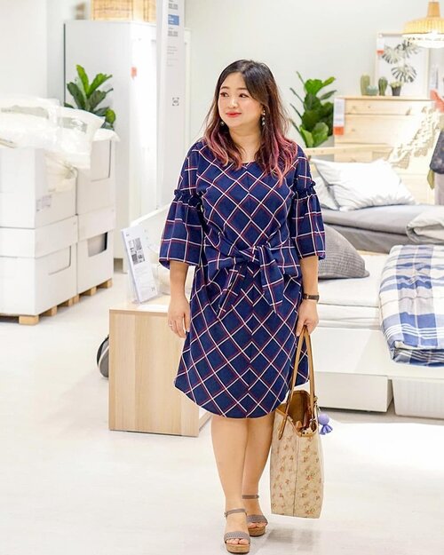 Hujan ya hari ini.#informasipenting______@adelynraeofficial Yara Woven Plaid Tie Sheath.______#beauty #carnellinstyle #love #dressoftheday #motd #lotd #ootd #photooftheday #photography #lookoftheday #outfit #outfioftheday #outfitinspo #lookbook #style #styleoftheday #ClozetteID #adelynrae