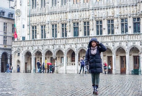 Raining really bad here, and the wind doesn't help either. #traveldiary #brussels #ClozetteID #letsgo #travel #jalanjalan #winterholiday #winteroutfit #ootd #motd #lotd #potd #outfitinspo #carnellinstyle #hello #travelwithCarnellin