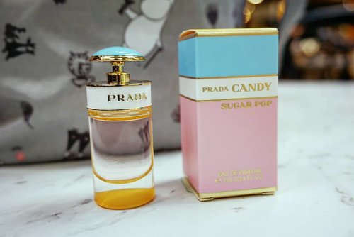 Karena saya manis, belakangan lagi suka pakai yang manis 😎 #yeahright #prada #perfume #pradacandy #love #blogger #Clozetteid #beauty #fragrance #candy #adorable #style