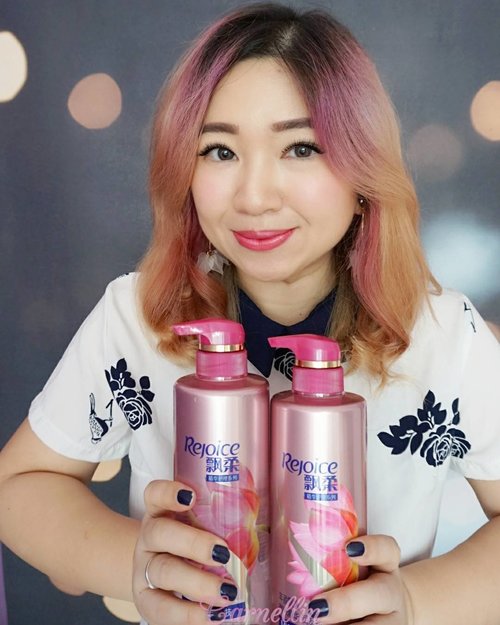 Another variant from Rejoice Micellar Shampoo and Conditioner, this one is the silky smooth.

More to the floral, more to the delicate scent, and more love.

The best things in life doesn't have to come in a hefty price tag anymore.

http://whileyouonearth.blogspot.co.id/2017/11/rejoice-micellar-shampoo-conditioner.html?m=1

#rejoice #shampoo #micellarshampoo #scalpcare #recommended #beauty #scalpcare #review #bblogger #coloredhair #clozetteid #beautyblogger #beautybloggerindonesia #haircare