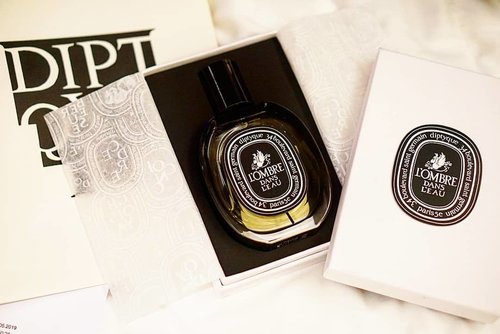 Hi love. 
After an hour in the shop don't know which one to get (since some scents are too familiar and standing inside my boudoir), I choose one that has become an iconicly unique scent from @diptyque

#edp #diptyque #love #paris #perfume #parfum #myfavorite #musttry #beauty #Clozetteid #smellsogood #life #monochromatic #monochrome
