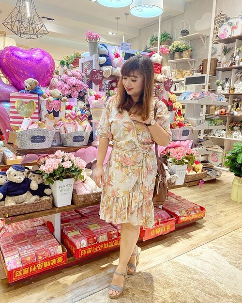 Jadi, pada dapet apa nih hari ini? Bunga? Teddy bears? Cokelat? Atau mau dinner aja? Apapun “gimmick” nya yang penting cintanya tulus ya sis 😊Happy Valentine Day teman-teman . #valentine #heart #balloons #hello #clozetteID #styletoday #dressoftheday #carnellinstyle #dressup #igstyle #styleinspo #igbeauty #potd #lotd #ootd #motd #mood