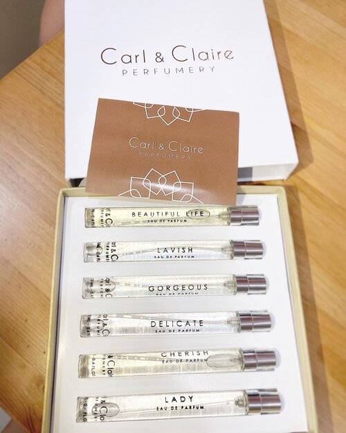 Going to try @carlandclaire soon. 
I’m buying their minis as I want to try many different scents in one purchase. I got two samples as well (Doha and Kairo) plus a hand sanitizer that smells like perfume and has successfully made hands smells so good for hours. 
Will review them soon. 
Btw, udah pada cobain belum brand ini? 
#carlandclaire #edp #perfume #parfumlokal #beauty #igdaily #instadaily #igers #igbeauty #potd #clozetteID #eaudeparfum #floral #beautiful