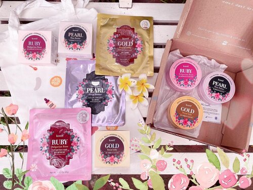 @koelfindonesia officially here❣️Hydrogel eye patch nya the best deh bisa bikin area bawah mata langsung adem dan kalem. Kelembabannya pas dan nyaman dipakai sehari-hari. Ada variant Ruby Bulgarian Rose 🌹 , Pearl Shea Butter, Gold Royal Jelly 🍯 Selain itu ada Hydrogel Face Mask jugaaa, hehe paling demen sama masker hydrogel gini karena selain instant cooling, bisa bantu mengunci nutrisi saat digunakan agar menyerap sempurna. Full review coming up soon ya ❣️#hydrogel #eyemask #facemask #beauty #instabeauty #instalove #rosemask #honey #garden #igers #igdaily #skincare #perawatanwajah #eyegel #eyecare #clozetteID #shopping #haul #musttry #goldmask #ruby #pearl  #potd #beautyphotography #style #instastyle #pic #picoftheday #pictureoftheday #beautypic