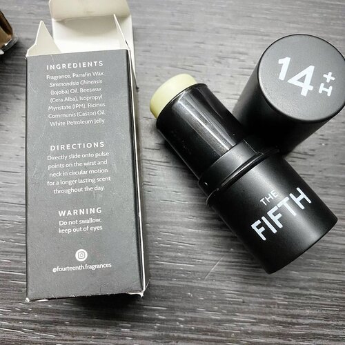 As said previously, gw beli lagi donk The Third, dan kali ini di bundle pack sama The Fifth.

The Fifth ini aromanya lebih woody and suitable for unisex but more to the man. Masculine tapi bisa di layer sama The Third jadi lebih fresh and a hint of fruity sweetness. 

Intinya gw sukaaa banget sama @fourteenth.fragrances hahaha jadi entah bias atau gimana tapi solid perfume ini aromanya lebih enak dan tidak menohok 😂

Solid perfume memang lebih “soft” dibanding sprayed perfume yang can be a bit sharp karena efek evaporasi liquid dan alkoholnya. 

More less seperti itulah jadi intinya I love these solid perfumes from @fourteenth.fragrances 

Especially The Third. Must try ❤️

#perfume #love #solidperfume #floral #clozetteID #igdaily #instadaily #igers #igbeauty #igstyle #beautyproducts #igreview #woody #scents #parfumlokal #handmade