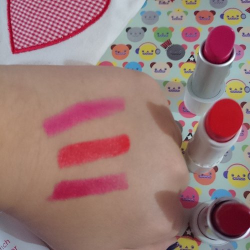Very bright lipsticks from @beyondind, do you know what they are? 
#clozetteID #bloggersays #bloggertakepic #Lipstick #Korean #cosmetics #makeup #beyondid #beyond
